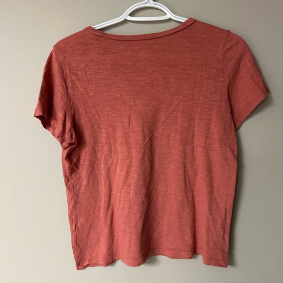 American Eagle Classic Salmon Pink T Shirt - Picture 2 of 3
